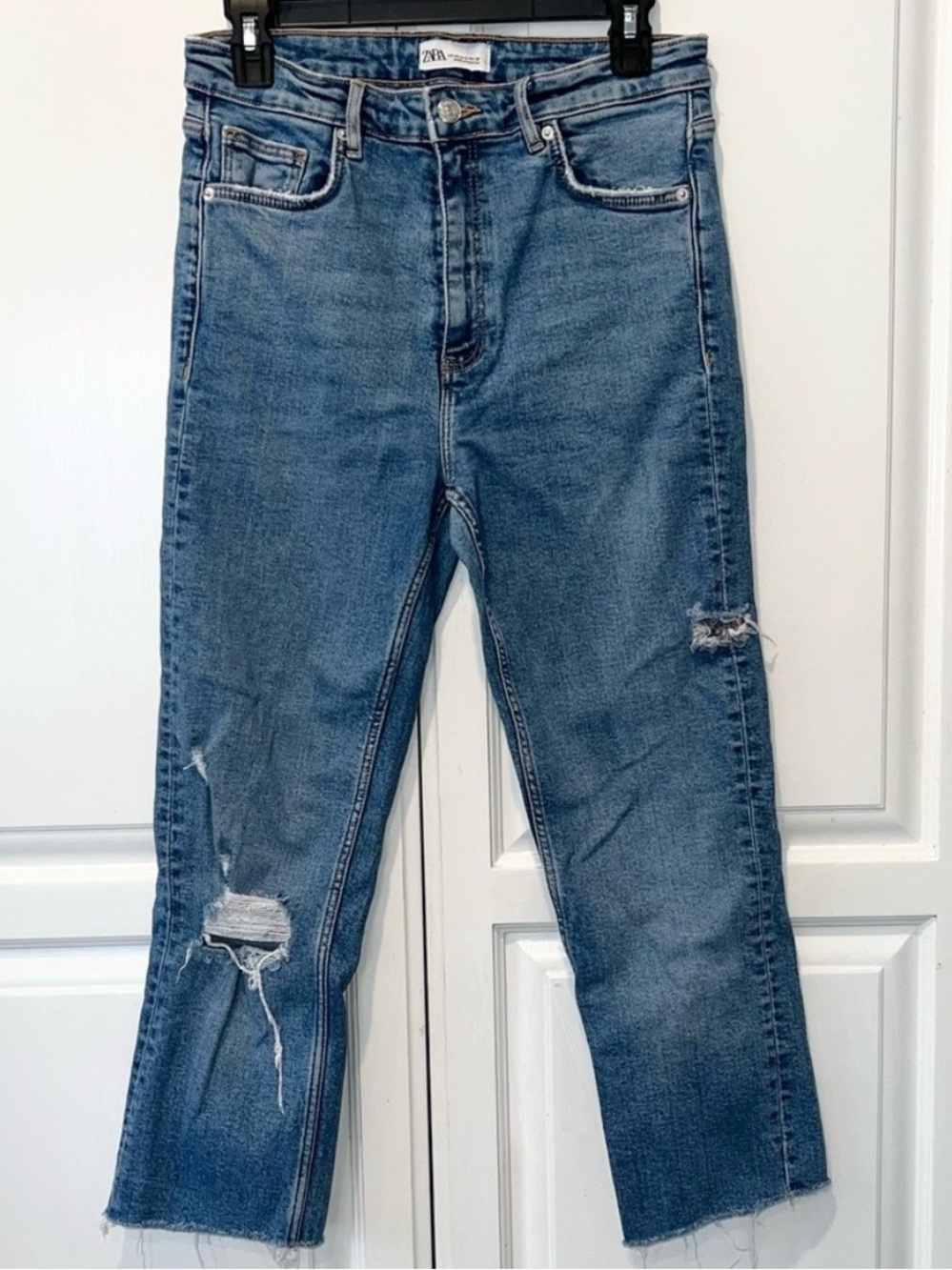 Zara High Rise Distressed Straight Crop Jeans Size 8 Raw Hem Ankle Denim - Picture 8 of 8